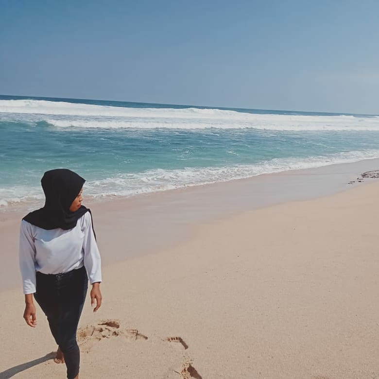 Foto Keindahan Pantai Watu Kodok Foto Keindahan Pantai Watu Kodok